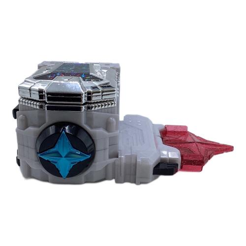 仮面ラーダーアウトサイダーズ DXハイパー不滅ガシャット＆マキシマムゾンビガシャット 仮面ライダー