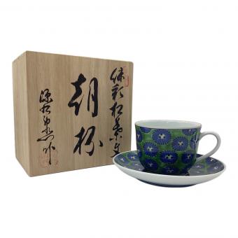 源右衛門窯 (ゲンエモンガマ) カップ&ソーサー 染錦枝梅文