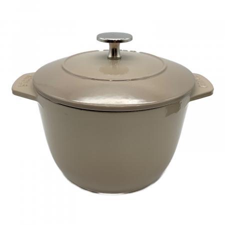 Staub LA COCOTTE 鍋 16cm ベージュ｜トレファクONLINE