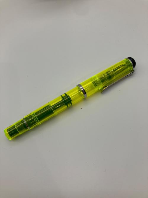 Pelikan (ペリカン) 万年筆 Classic M205 Duo NEON