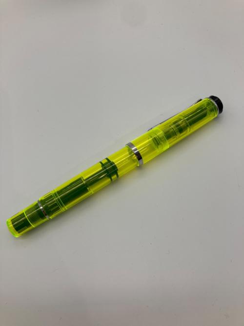 Pelikan (ペリカン) 万年筆 Classic M205 Duo NEON