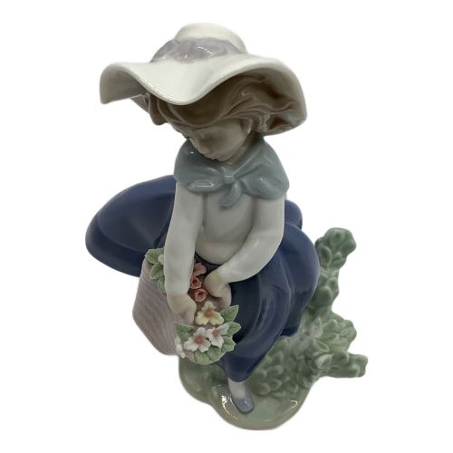 LLADRO (リヤドロ) フィギュリン きれいな花ばかり