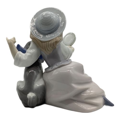 LLADRO (リヤドロ) フィギュリン おめかし 5468