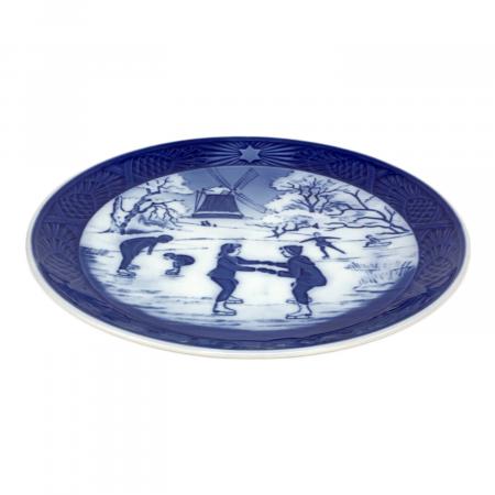 ロイヤルコペンハーゲンイヤープレート 1989年 「思い出のスケートリンク」 1989年 「思い出のスケートリンク」イヤープレート ロイヤル