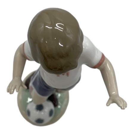 LLADRO リアドロ 人形 サッカー練習 06189 箱 パンフ 有り LLADRO (リヤドロ) フィギュリン サッカーが好き 6198｜トレファクONLINE