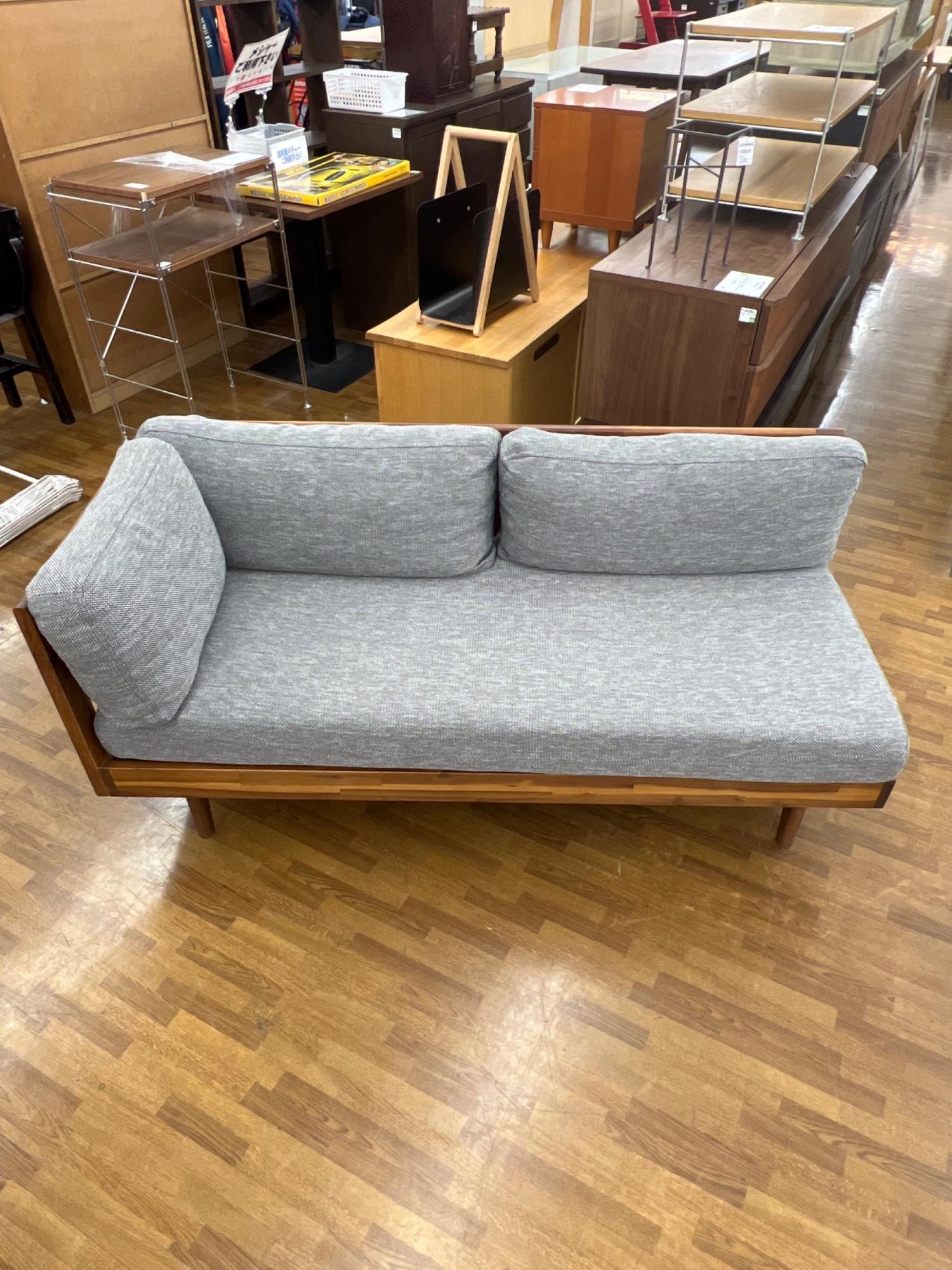 サン_SWELLA ベンチアーム ソファ グレー UNICO (ウニコ) ベンチアームソファー グレー SWELLA｜トレファクONLINE