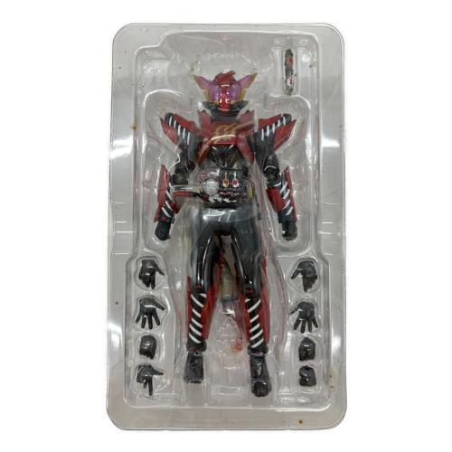 仮面ライダービルド (カメンライダービルド) ラビットラビットフォーム 仮面ライダー S.H.Figuarts