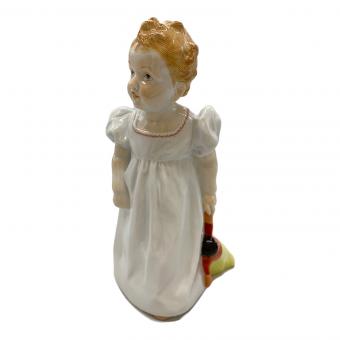 Meissen (マイセン) フィギュリン ヘンチェル 人形を持った女の子 900100-73375