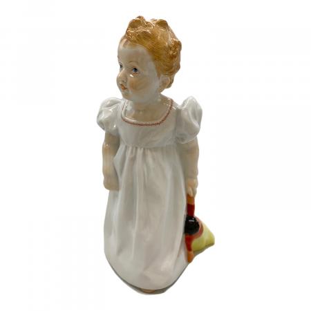 ✤マイセン(Meissen)フィギュリン『パリの呼び声・パン売りの少女✤ Meissen (マイセン) フィギュリン ヘンチェル 人形を持った女の子