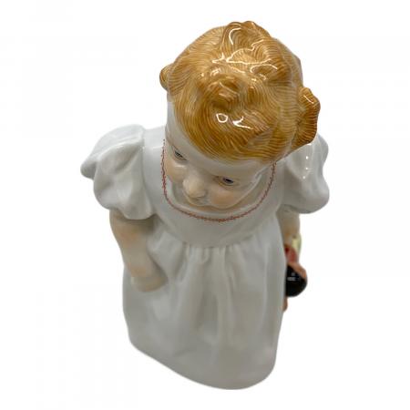 Meissen (マイセン) フィギュリン ヘンチェル 人形を持った女の子