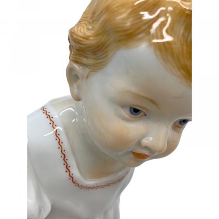Meissen (マイセン) フィギュリン ヘンチェル 人形を持った女の子