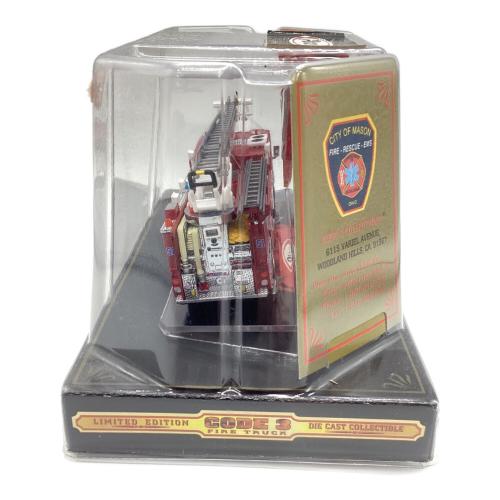 模型 64/1 CODE 3 AERIAL LADDER TRUCK