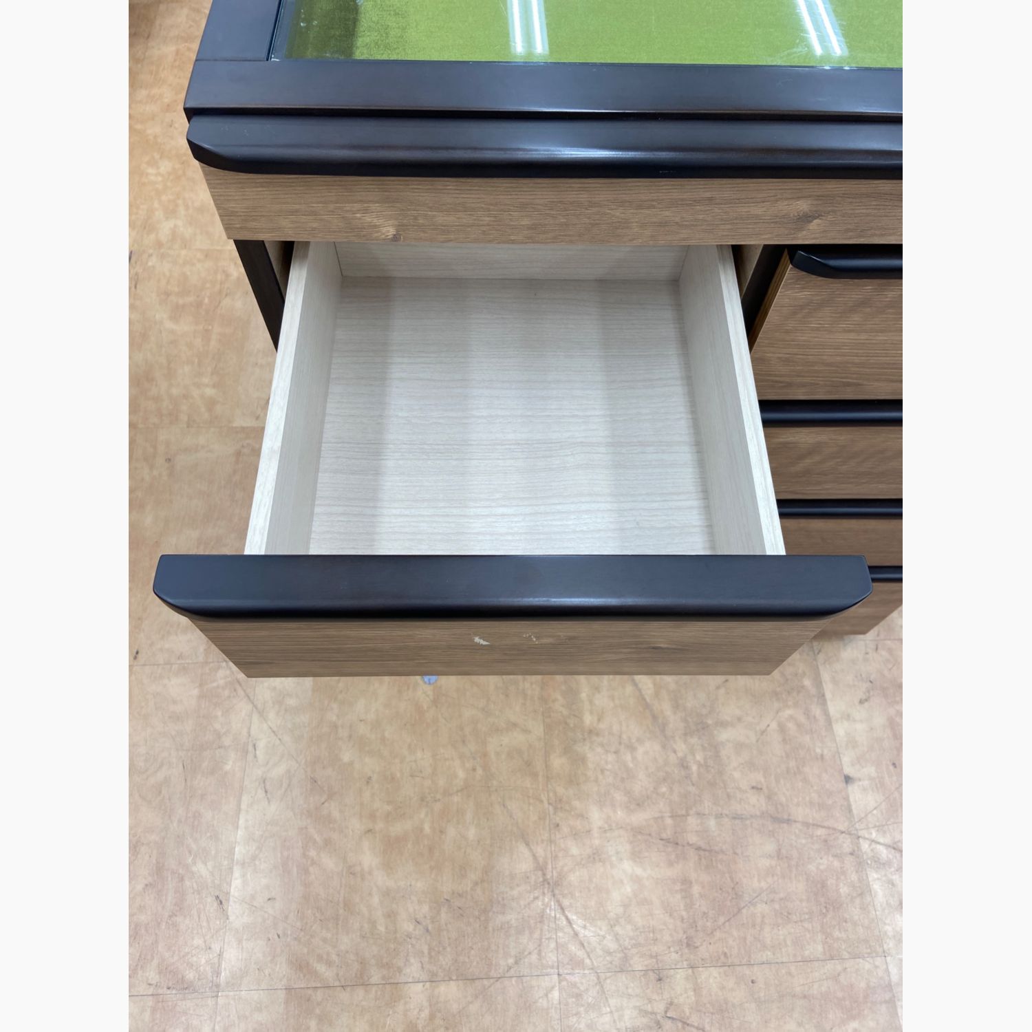 ニトリ ガラス天板チェスト