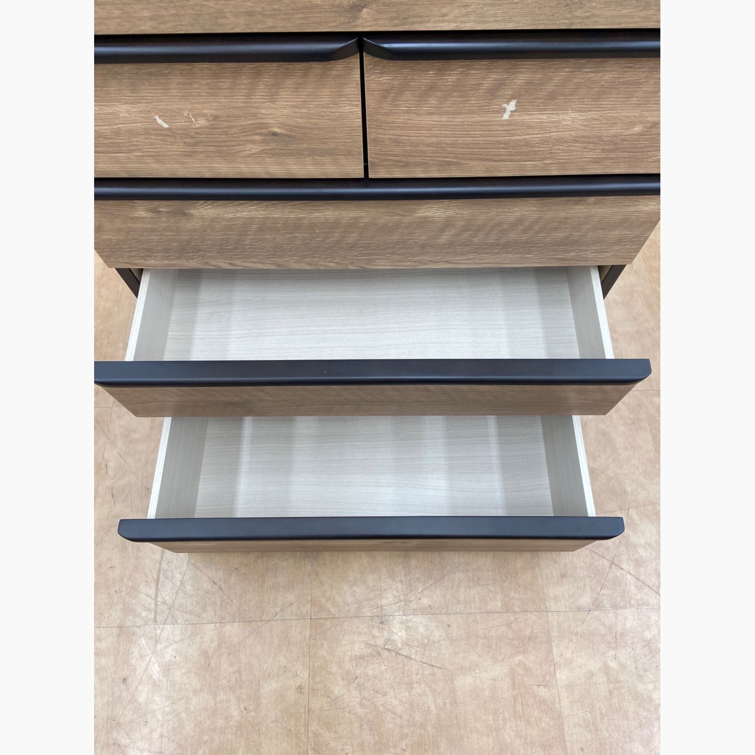 ニトリ ガラス天板チェスト