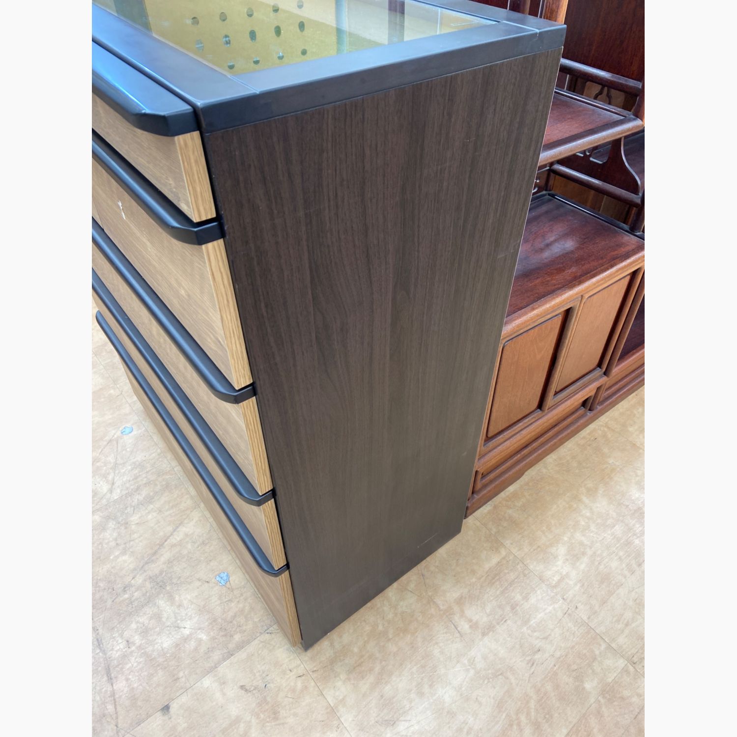 ニトリ ガラス天板チェスト