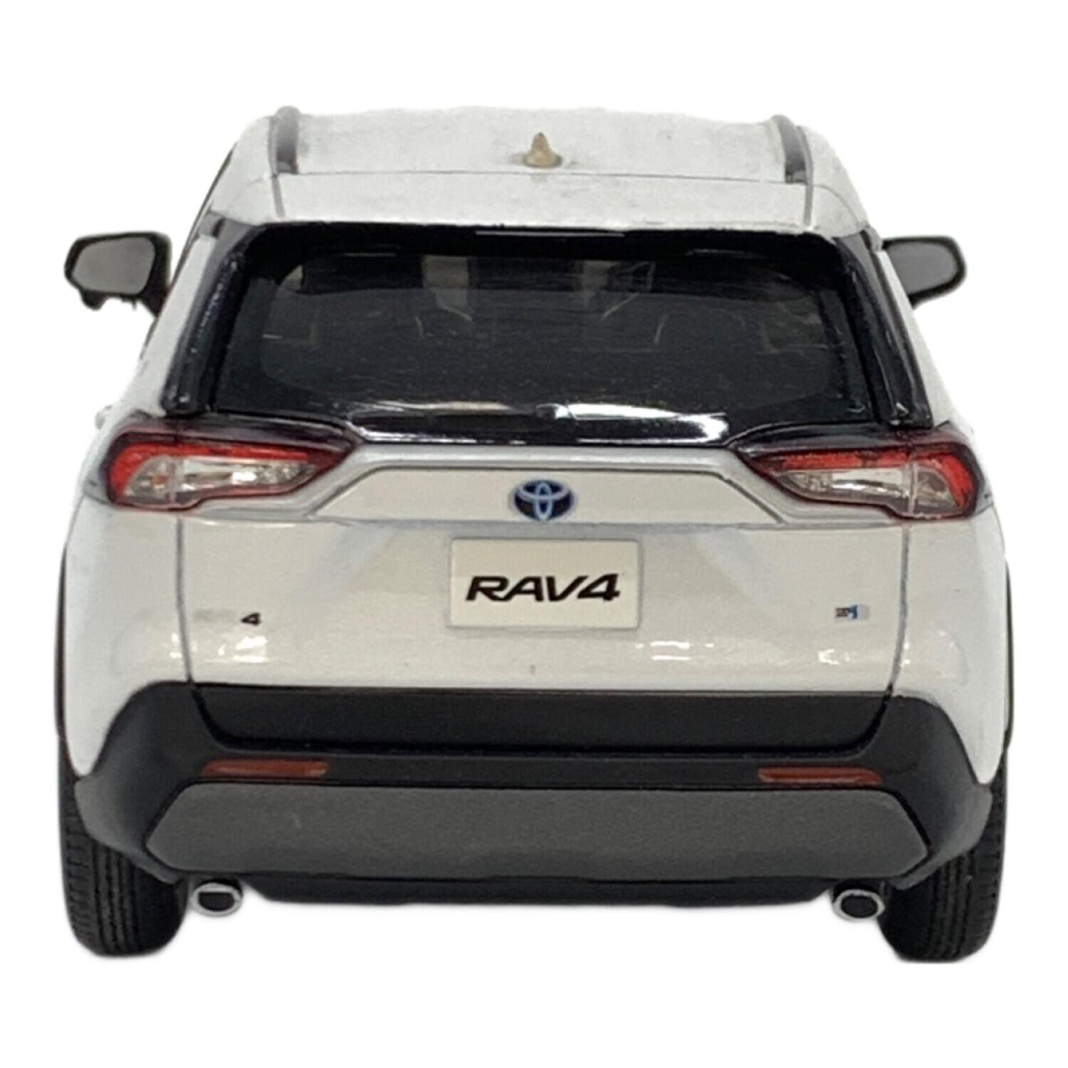 TOYOTA (トヨタ) RAV4 カラーサンプル ホワイトパールクリスタル