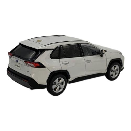 TOYOTA (トヨタ) RAV4 カラーサンプル ホワイトパールクリスタルシャイン キズ有