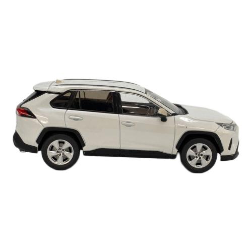 TOYOTA (トヨタ) RAV4 カラーサンプル ホワイトパールクリスタルシャイン キズ有