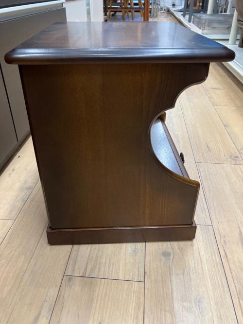 karimoku (カリモク) ナイトテーブル 電話台 ブラウン