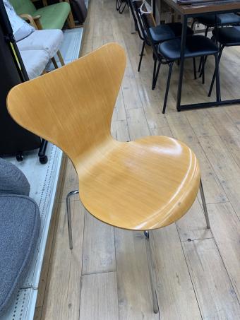 Fritz Hansen (フリッツ・ハンセン) イス ナチュラル SERIES 7（セブンチェア）