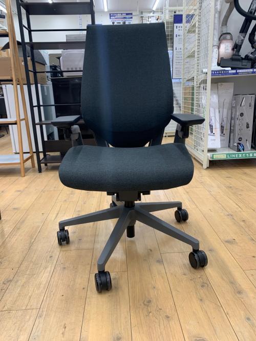 Steelcase (スチールケース) ワークチェアー 135 ブラック Gesture