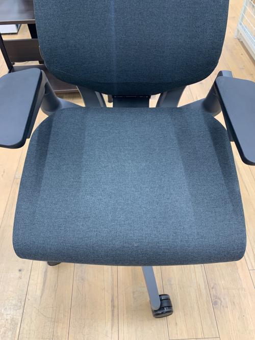 Steelcase (スチールケース) ワークチェアー 135 ブラック Gesture