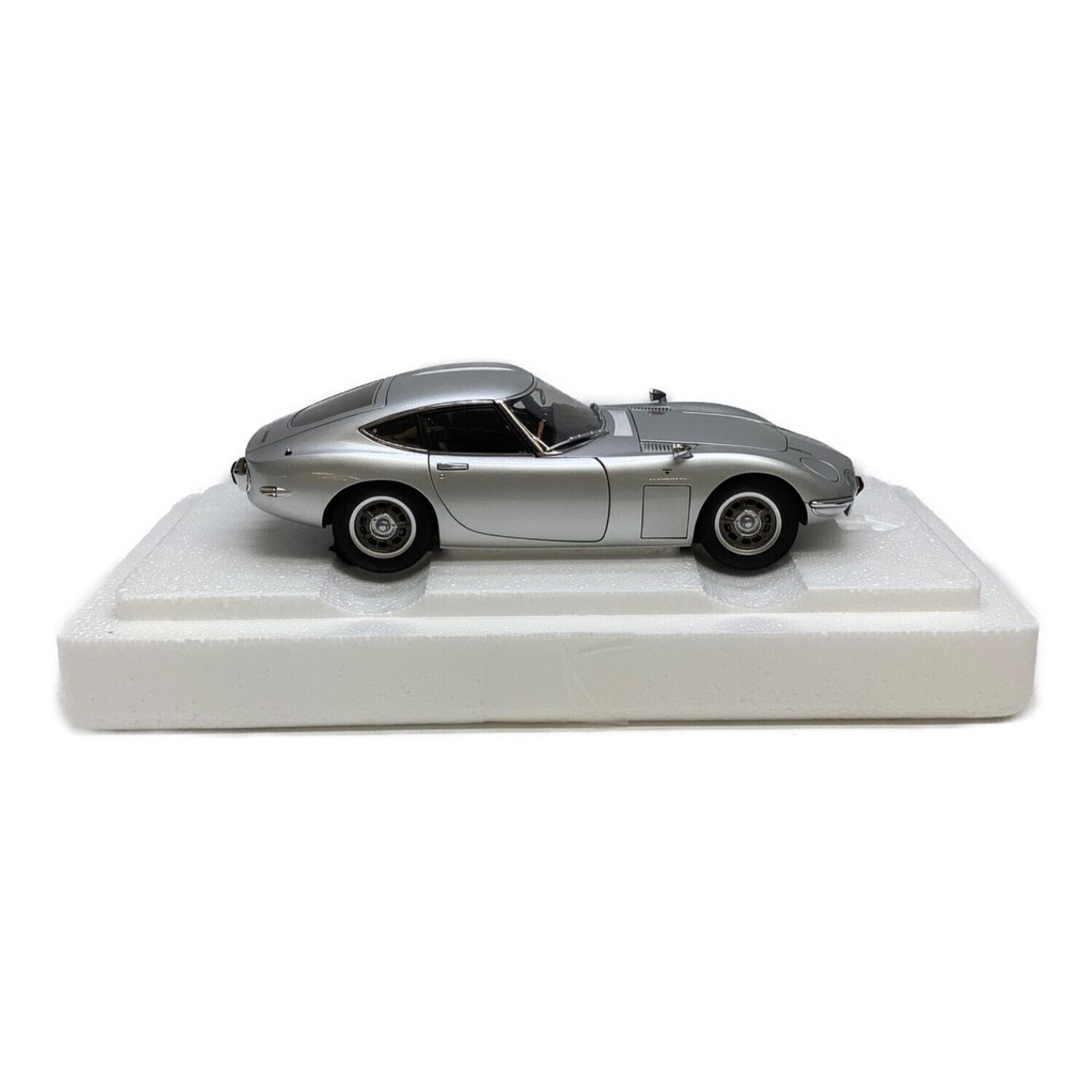 AUTOart (オートアート) ミニカー 1/18 トヨタ 2000GT(シルバー