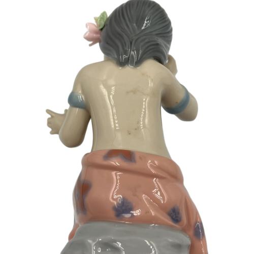 LLADRO (リヤドロ) フィギュリン NINA HAWAIANA｜トレファクONLINE