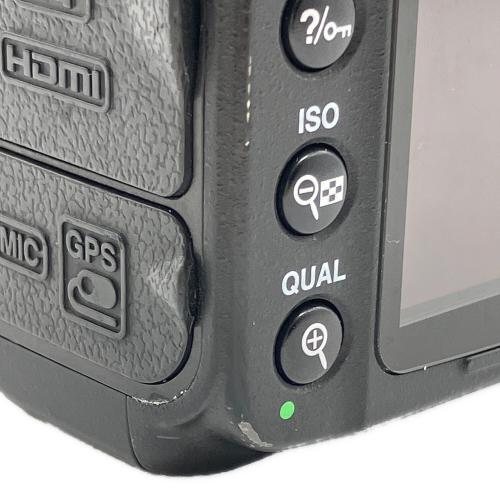 Nikon (ニコン) デジタル一眼レフカメラ D7000
