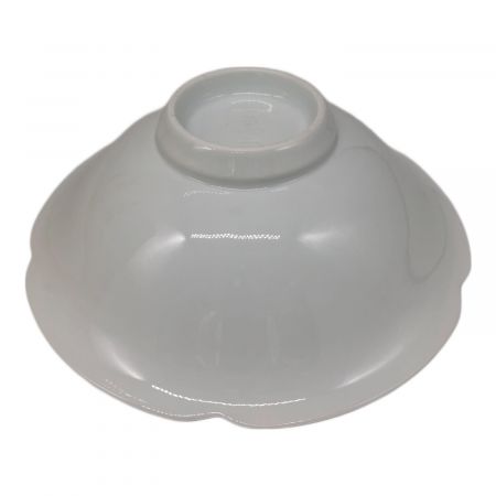 井上萬二作　白磁牡丹彫文　菓子鉢 白磁牡丹彫文菓子鉢 井上萬二｜トレファクONLINE