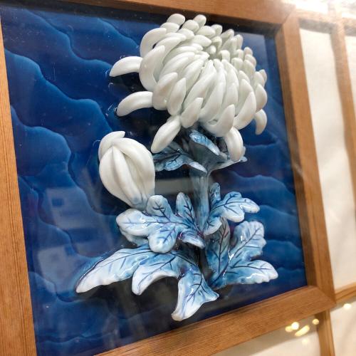 一陶（イットウ）作　菊 立体陶額　有田焼