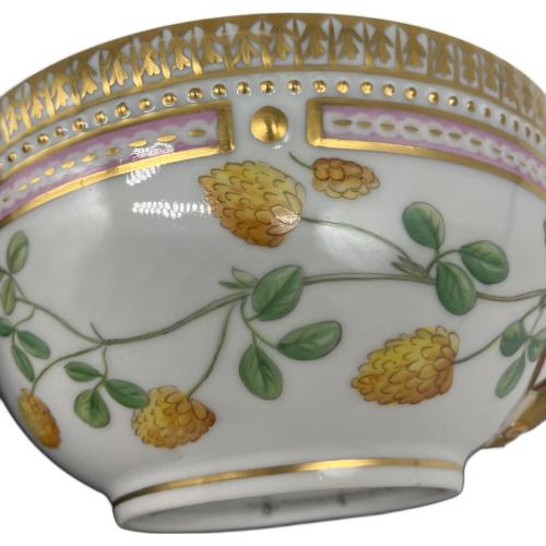 ROYAL COPENHAGEN (ロイヤル・コペンハーゲン) ティーカップ  フローラダニカ