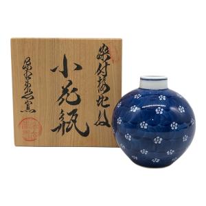 源右衛門窯 (ゲンエモンガマ) 染付梅地紋小花瓶