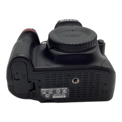 Nikon (ニコン) デジタル一眼レフカメラ D5200