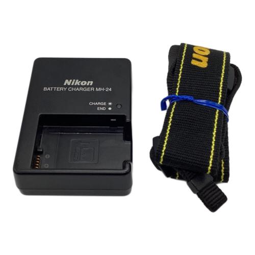 Nikon (ニコン) デジタル一眼レフカメラ D5200