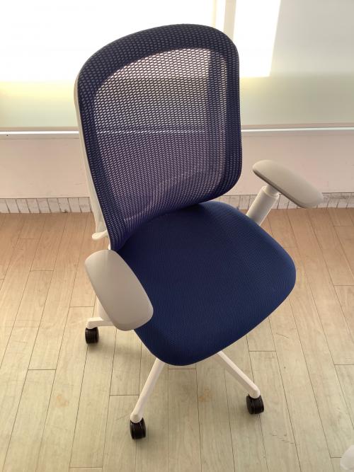 オカムラ オフィスチェア ホワイト×ブルー シルフィー