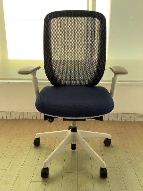 オカムラ オフィスチェア ホワイト×ブルー シルフィー