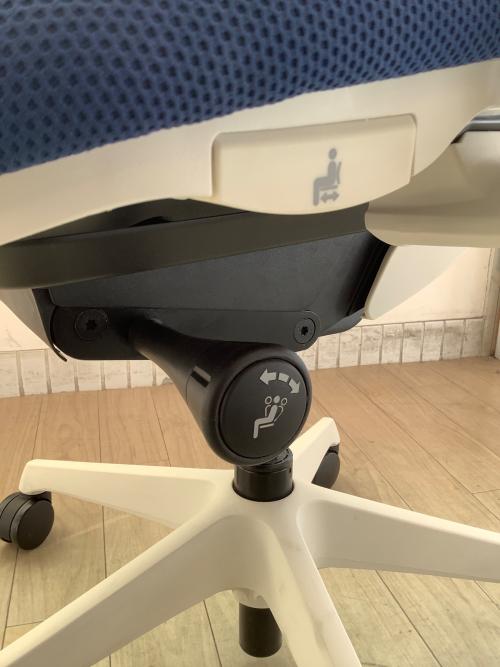 オカムラ オフィスチェア ホワイト×ブルー シルフィー