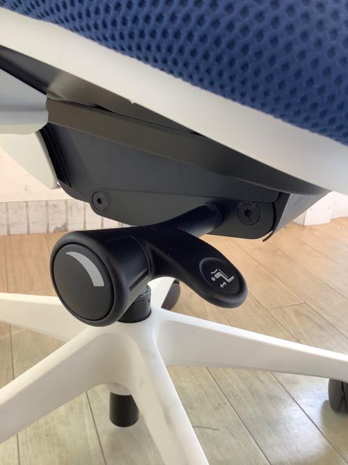 オカムラ オフィスチェア ホワイト×ブルー シルフィー