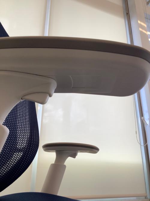 オカムラ オフィスチェア ホワイト×ブルー シルフィー