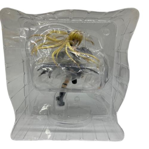 To LOVEる (トラブル) ヤミ 金色の闇 1/8 フィギュア