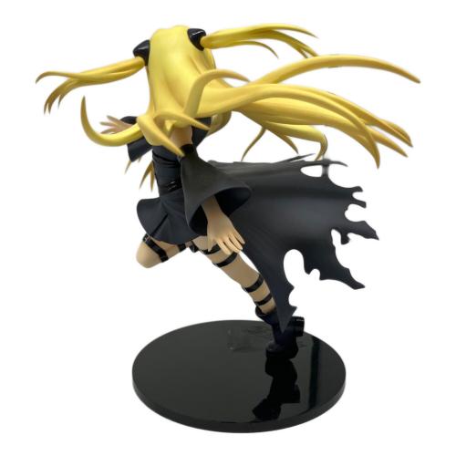 To LOVEる (トラブル) ヤミ 金色の闇 1/8 フィギュア