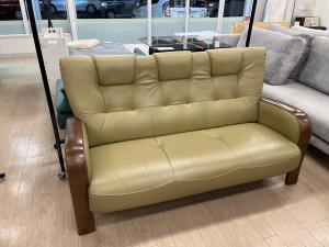 karimoku (カリモク) 3人掛けソファー ベージュ×ブラウン　WT1803M291　裂け有り