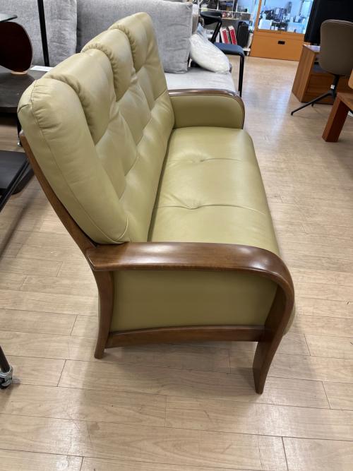 karimoku (カリモク) 3人掛けソファー ベージュ×ブラウン　WT1803M291　裂け有り