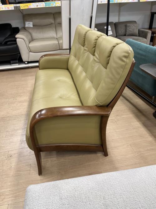 karimoku (カリモク) 3人掛けソファー ベージュ×ブラウン　WT1803M291　裂け有り