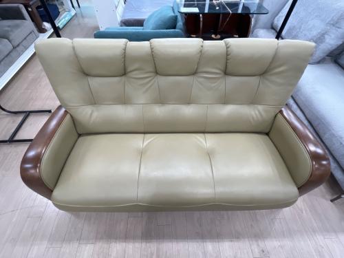 karimoku (カリモク) 3人掛けソファー ベージュ×ブラウン　WT1803M291　裂け有り