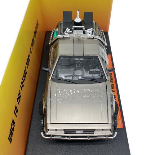 サンスター バック・トゥ・ザ・フューチャー PartII デロリアン マークII モデルカー 1/18 ダイキャストモデルカー
