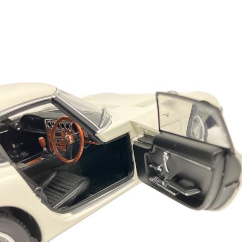 AUTOart (オートアート) トヨタ 2000GT 1967年式 モデルカー 1/18