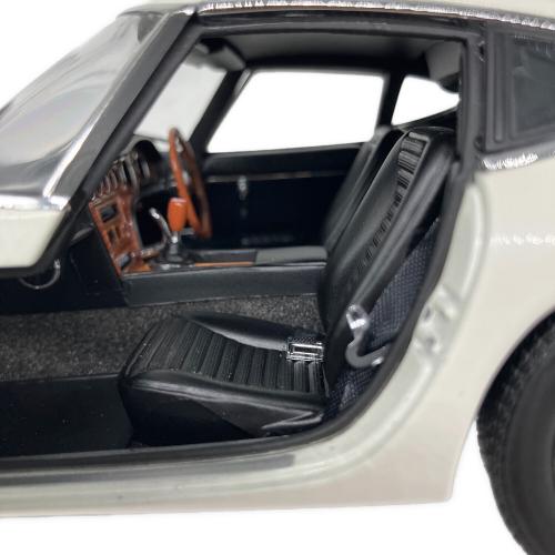 AUTOart (オートアート) トヨタ 2000GT 1967年式 モデルカー 1/18
