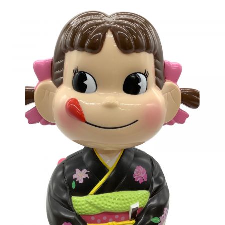 Fujiya (フジヤ) 晴れ着首振りペコちゃん人形